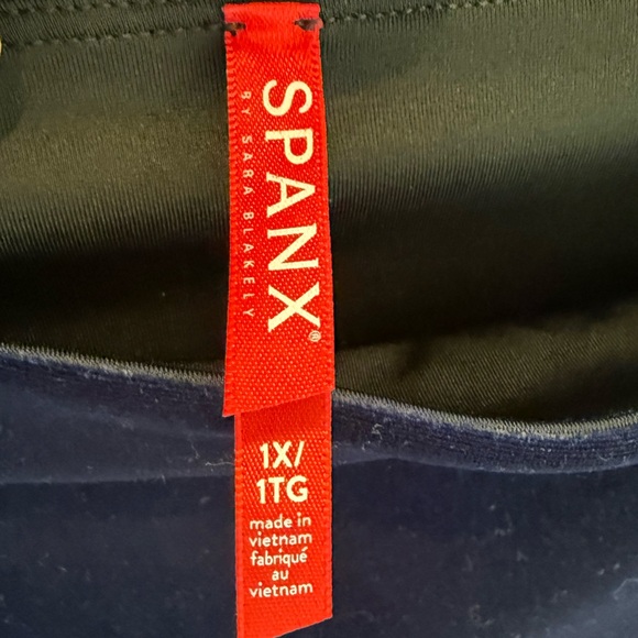 Spanx Velvet Leggings in Lapis Night Navy Blue Size 1X - Picture 5 of 5